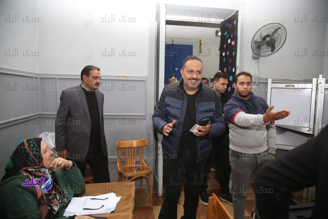 الفنان خالد سرحان يدلى بصوته الانتخابى3