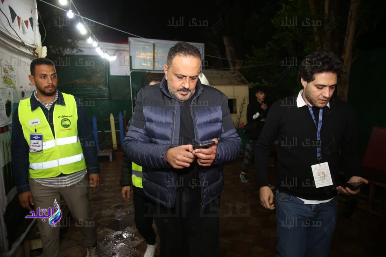 الفنان خالد سرحان يدلى بصوته الانتخابى2