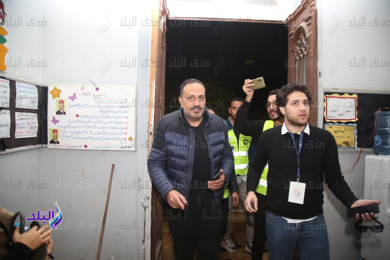 الفنان خالد سرحان يدلى بصوته الانتخابى1