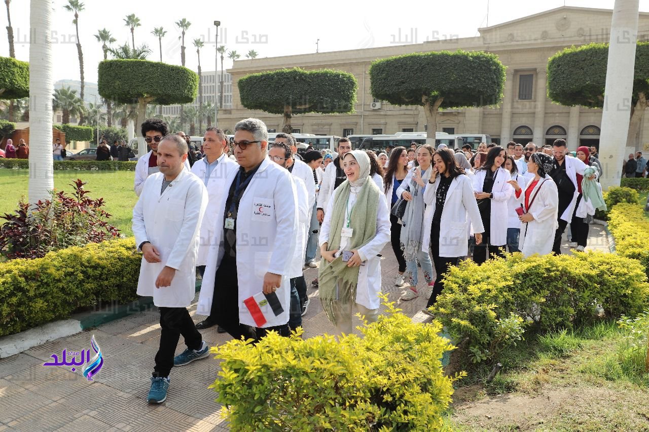 مشاركة واسعة لجامعة القاهرة في ماراثون الانتخابات الرئاسية 2024.18