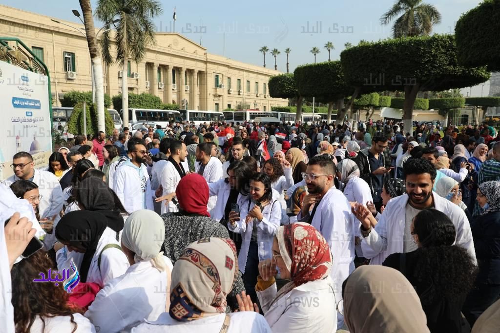 مشاركة واسعة لجامعة القاهرة في ماراثون الانتخابات الرئاسية 2024.15