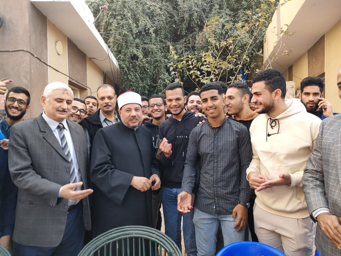 منسوبي جامعة الأزهر بالصعيد أثناء التصويت