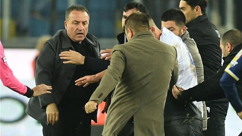 صورة من التعدي على الحكم