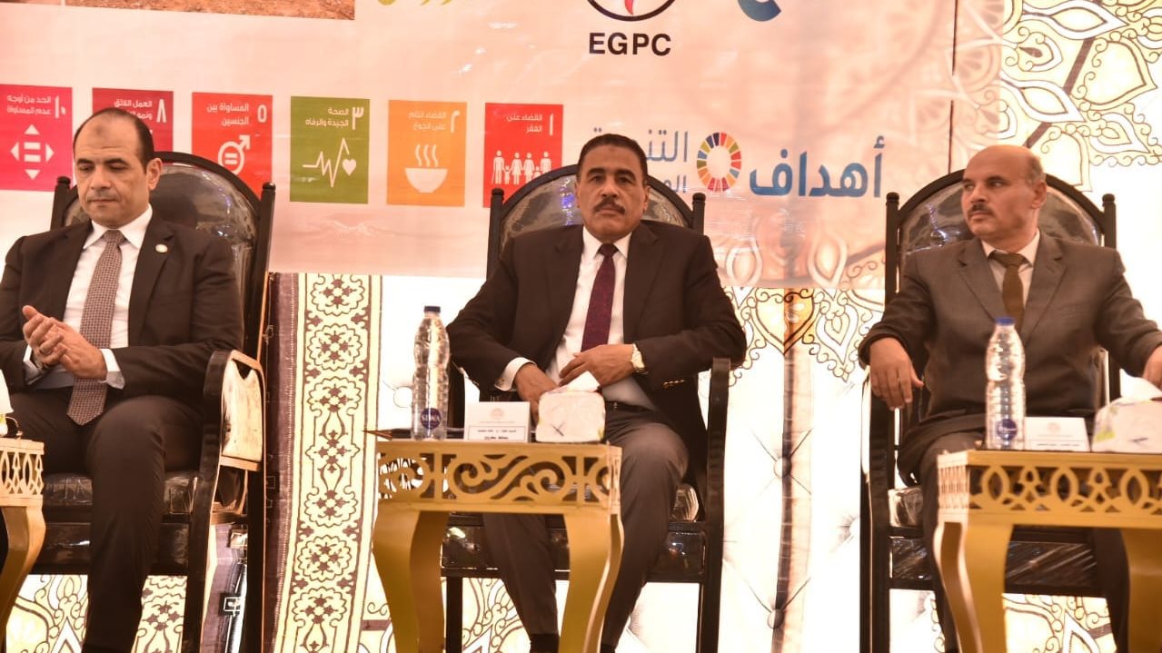 محافظ مطروح خلال الاحتفالية 