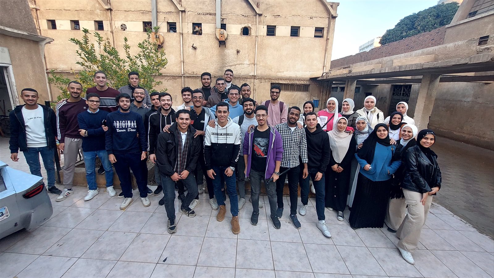 كلية التكنولوجيا والتعليم تستعد للمشاركة في مسابقة للسيارات 