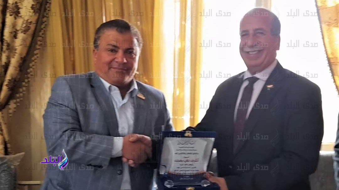 تكريم رئيس حي غرب كفر الشيخ 