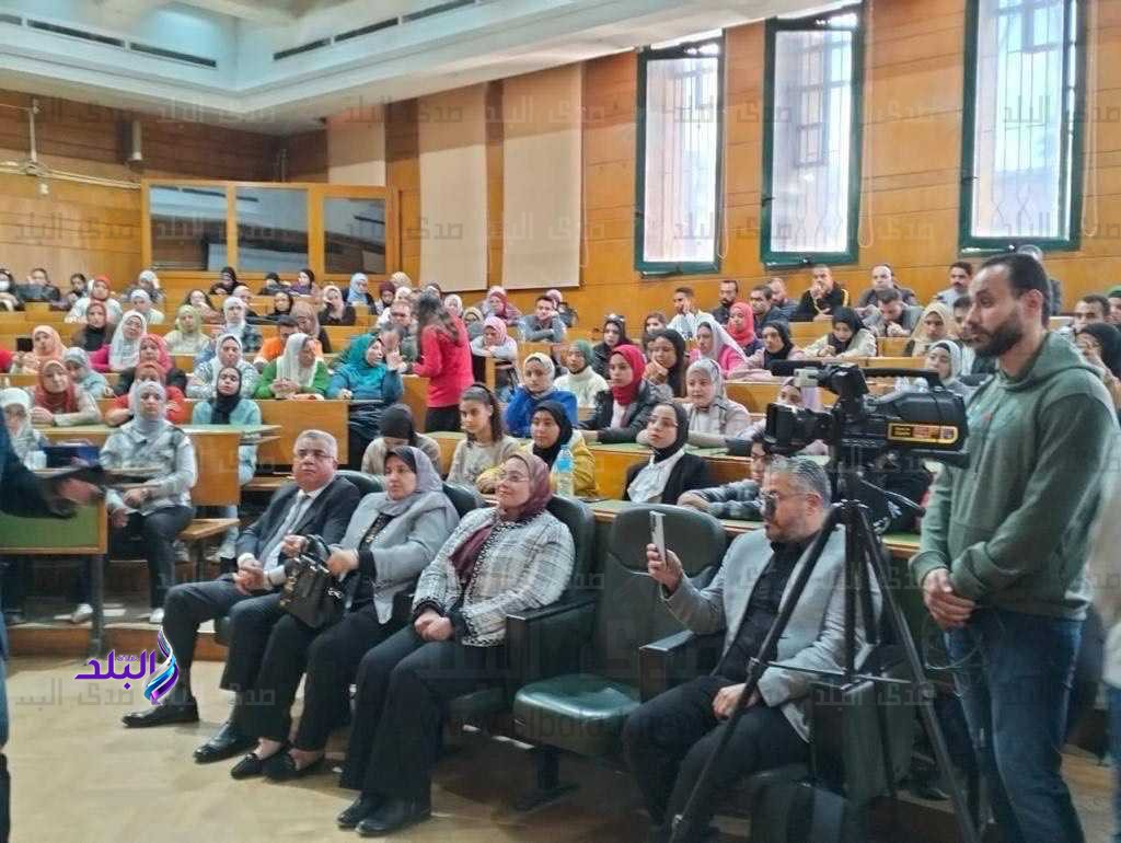 كلية التجارة تنظم ندوة حول التدريب المنتهي بالتوظيف لطلابها1