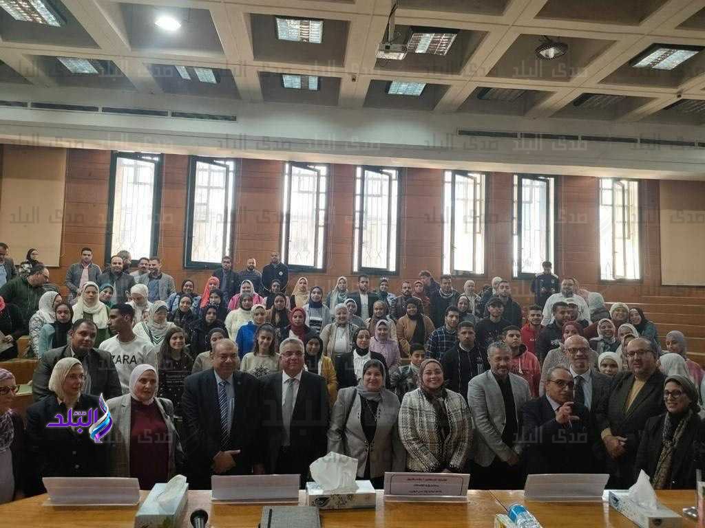 كلية التجارة تنظم ندوة حول التدريب المنتهي بالتوظيف لطلابها