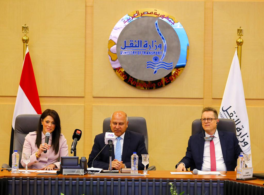 جانب من توقيع الاتفاقيه