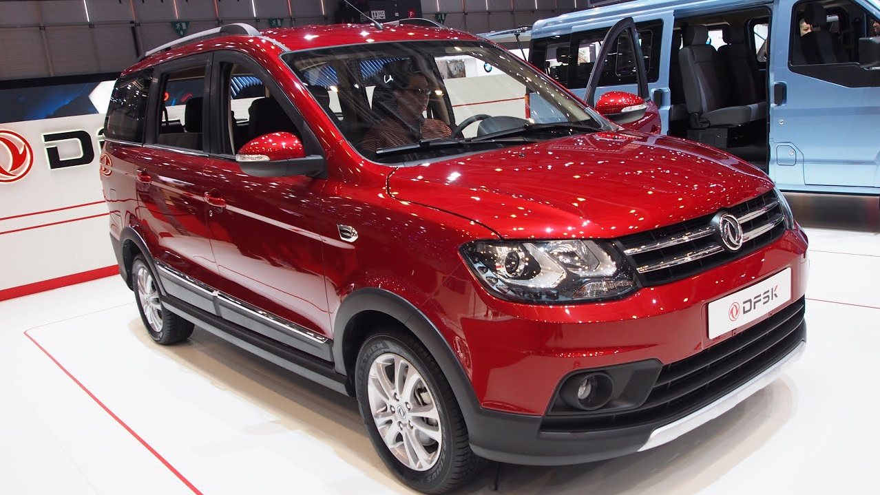 السيارة DFSK جلوري Glory 330S العائلية 