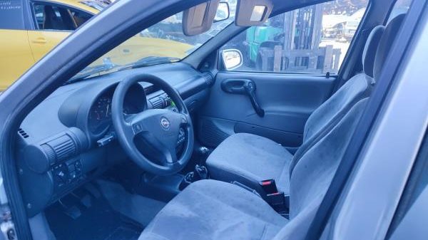 اوبل كورسا 1999