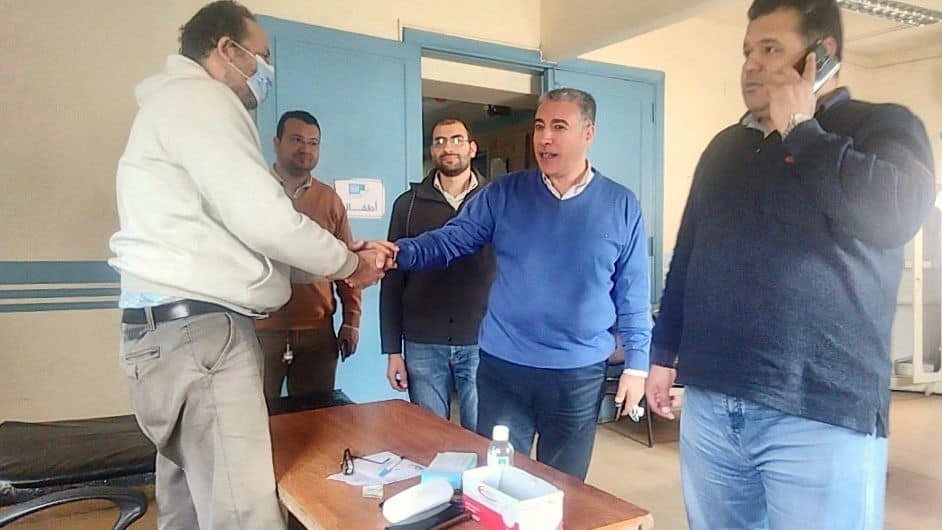 وكيل وزارة الصجة خلال تفقد المستشفى 