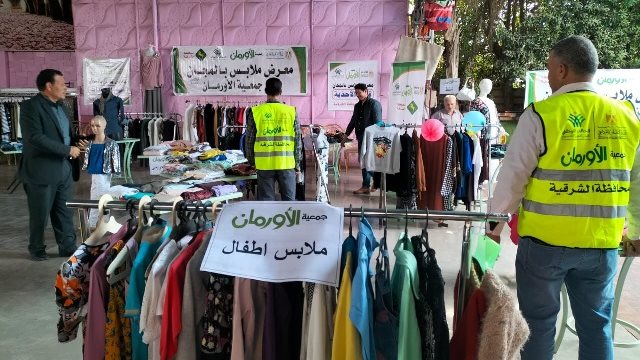 "تضامن الشرقية" تنظم معرضا لتوزيع الملابس الجديدة 
