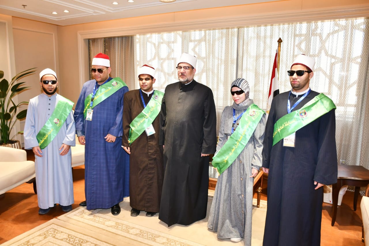 وزير الأوقاف يستقبل الفائزين