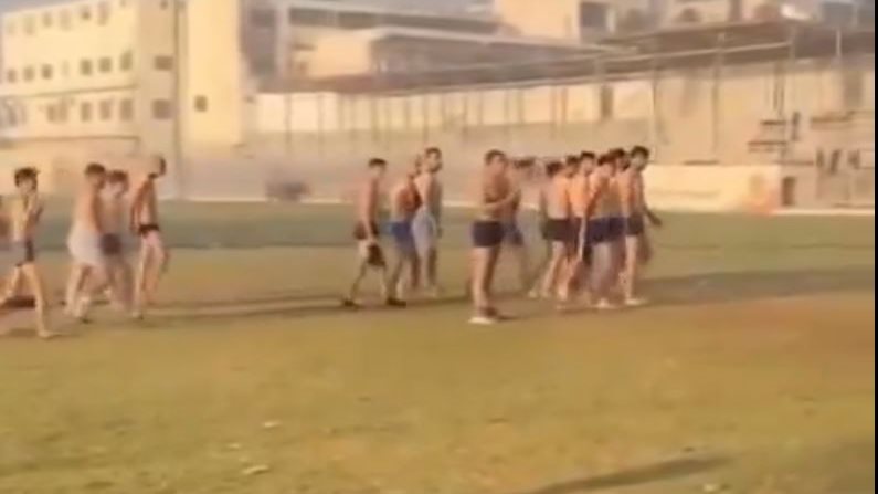 تجريد الاحتلال الإسرائيلي الفلسطيين من ملابسهم