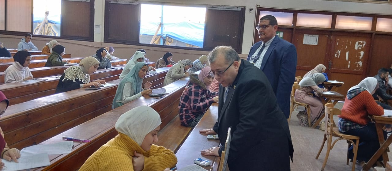 جانب من الامتحانات