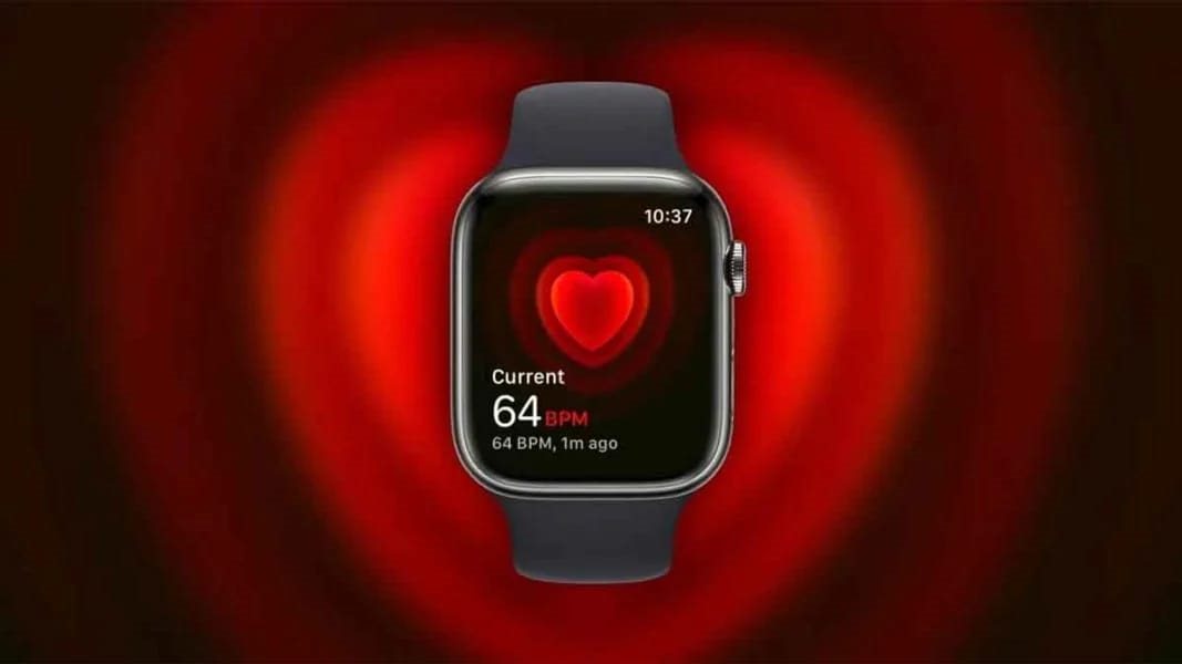 فلوسها فيها.. Apple Watch تنقذ حياة شخصين من الموت