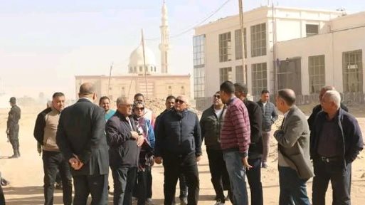 محافظ الوادي الجديد يتفقد المدينة الرياضية وأعمال الرصف 