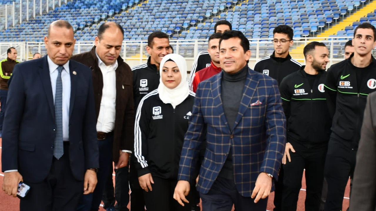 وزير الرياضة بمعسكر المنتخب