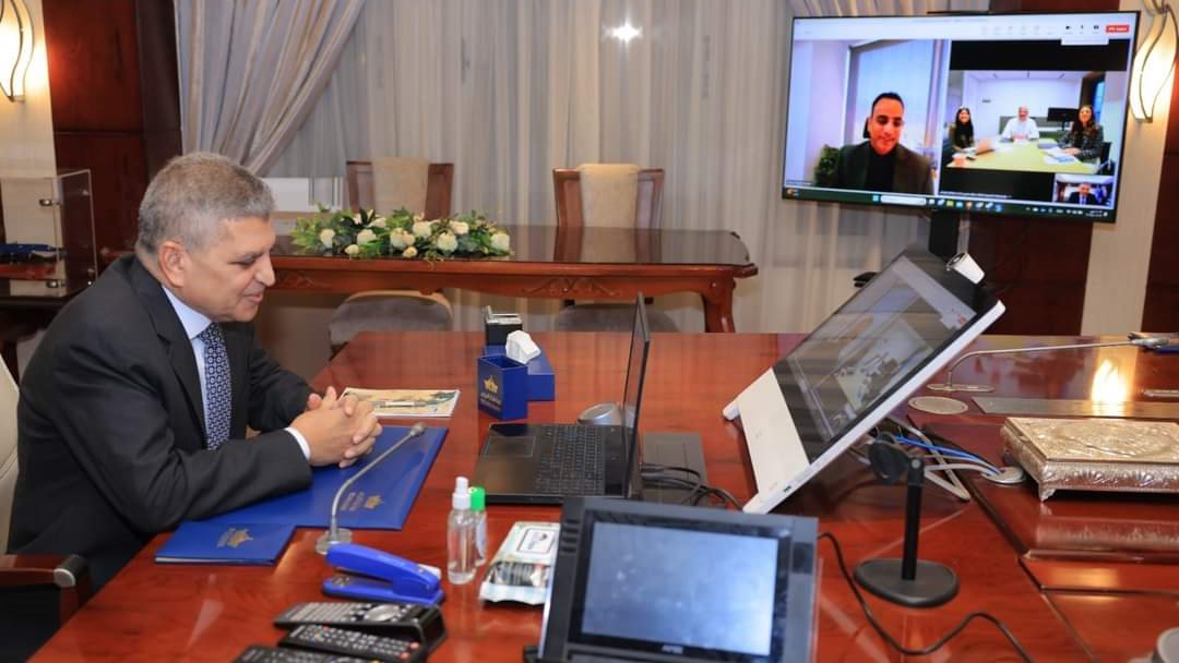 خلال الاجتماع  خلال الاجتماع