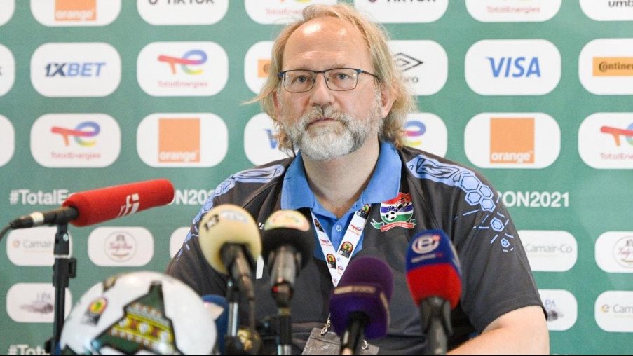 توم سانتيفت المدير الفني لمنتخب جامبيا