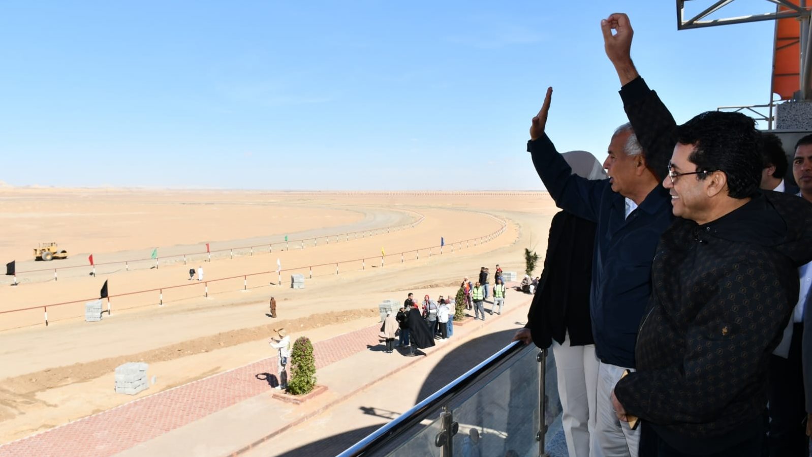 وزير الشباب ومحافظ الوادي الجديد بنادي الهجن والفروسية
