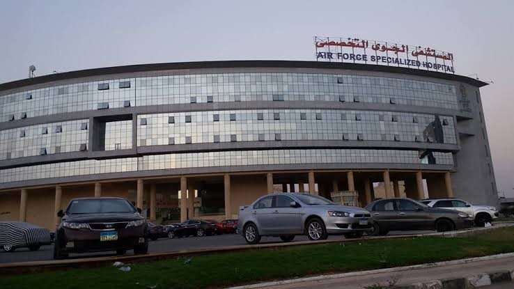 المستشفى الجوي التخصصي يستضيف خبيرا عالميا في جراحات قاع الجمجمة
