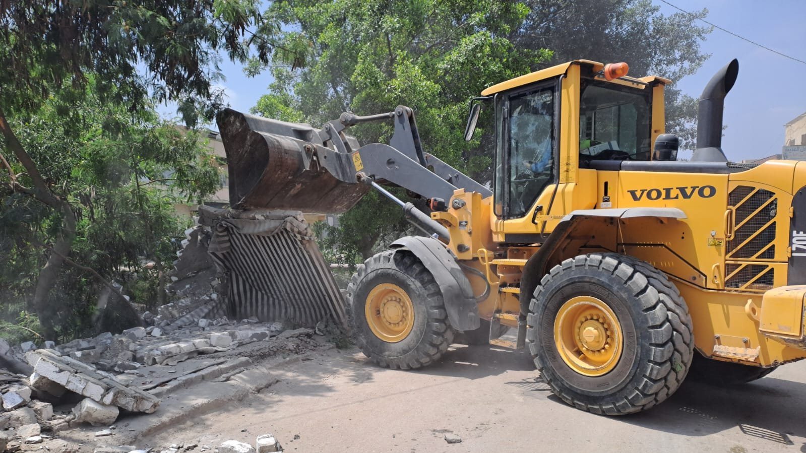 حملات مكبرة لإزالة التعديات على أراضي أملاك الدولة