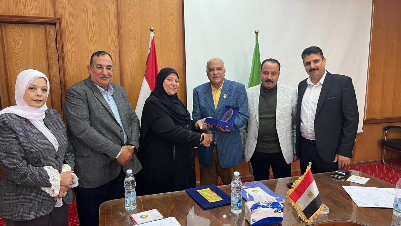 خلال التكريم 