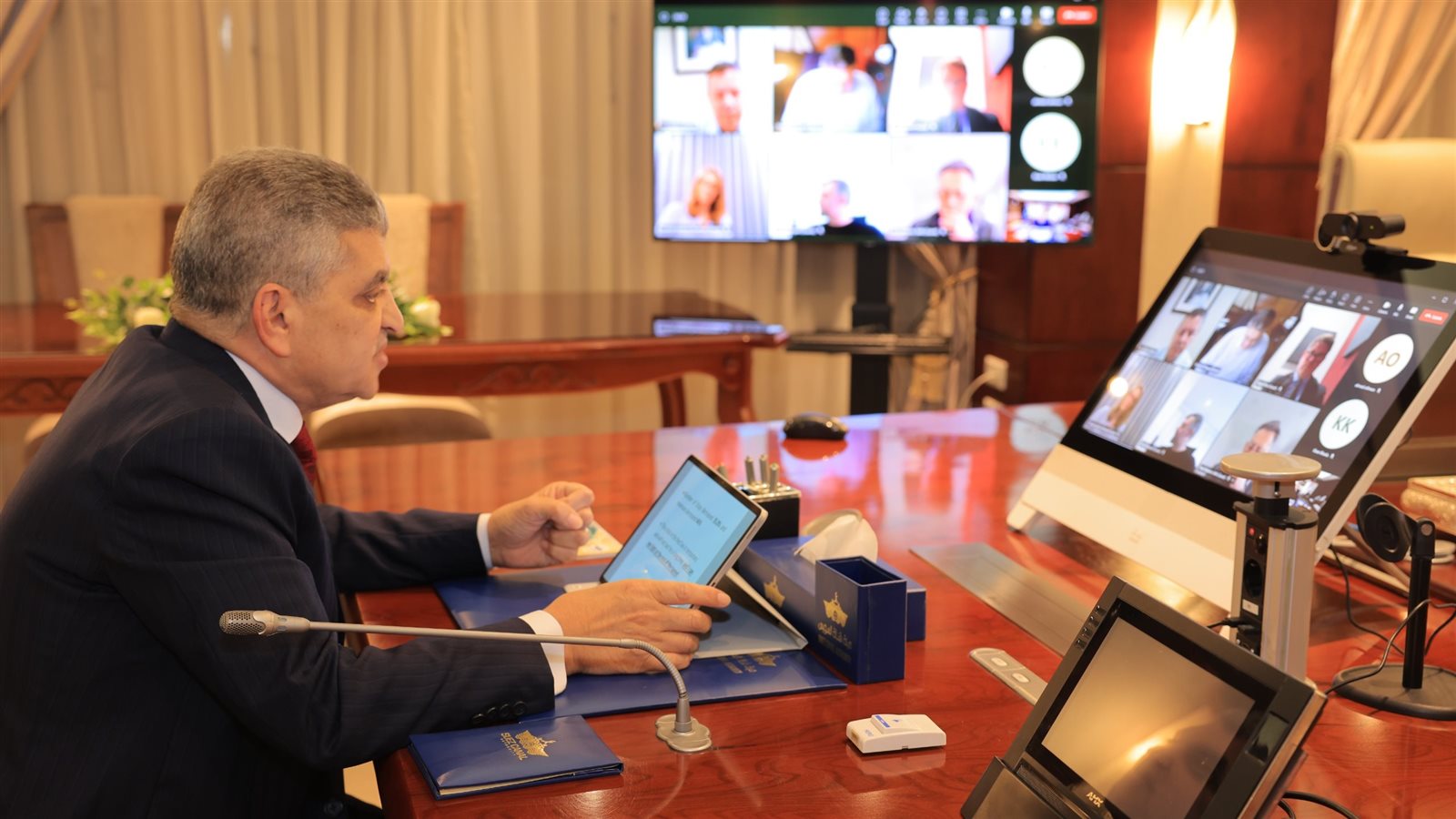 خلال اللقاء 