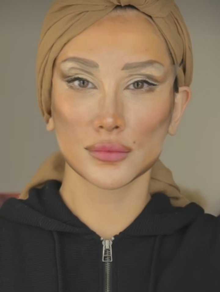 البلوجر علا تحاكى ريهام سعيد 