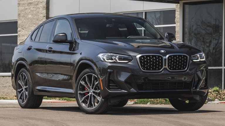 سيارة BMW X4 موديل 2024 