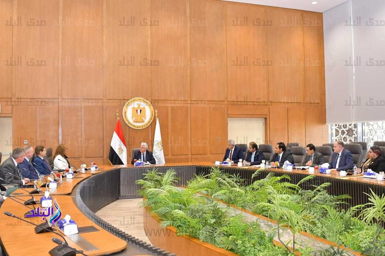 توقيع بروتوكول تعاون مشترك بين جامعتى القاهرة وإيست لندن3