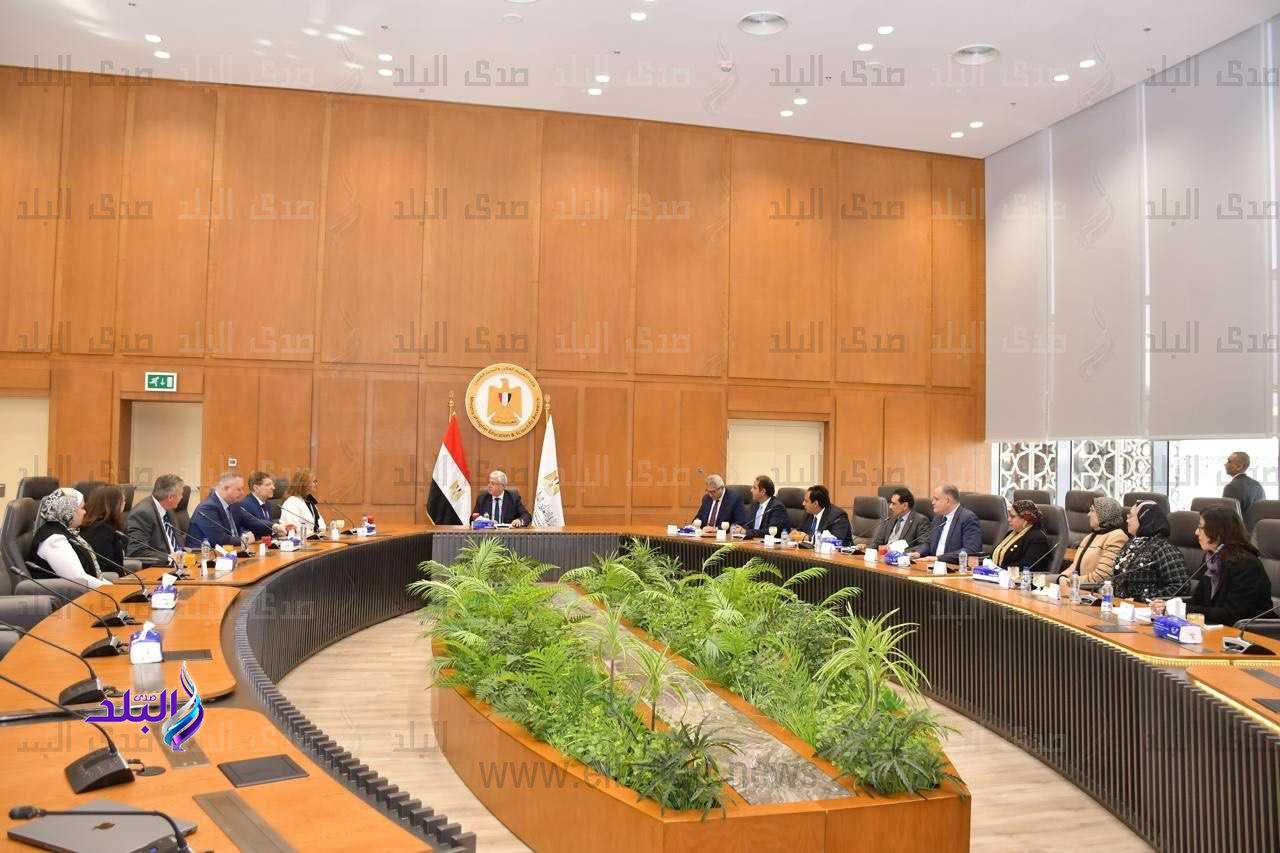 توقيع بروتوكول تعاون مشترك بين جامعتى القاهرة وإيست لندن2