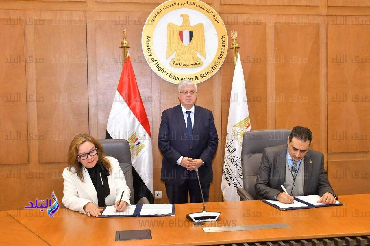 توقيع بروتوكول تعاون مشترك بين جامعتى القاهرة وإيست لندن1