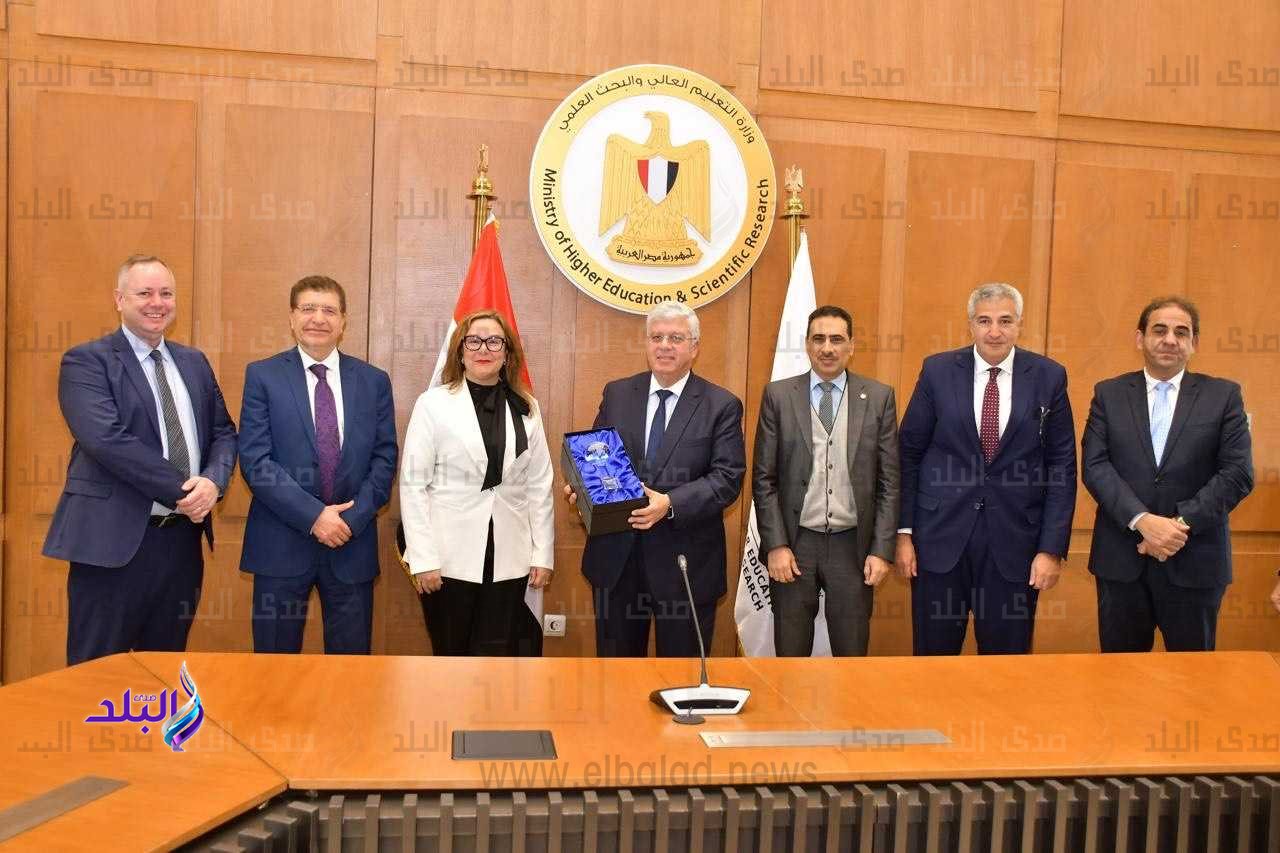 توقيع بروتوكول تعاون مشترك بين جامعتى القاهرة وإيست لندن