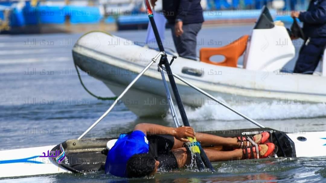 لحظة غرق القارب 