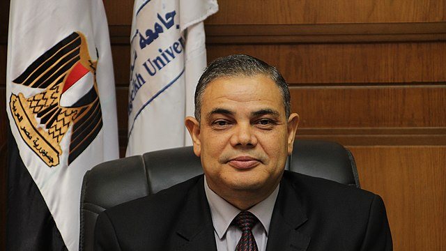  رئيس الجامعة الدكتور عبد الرازق دسوقي