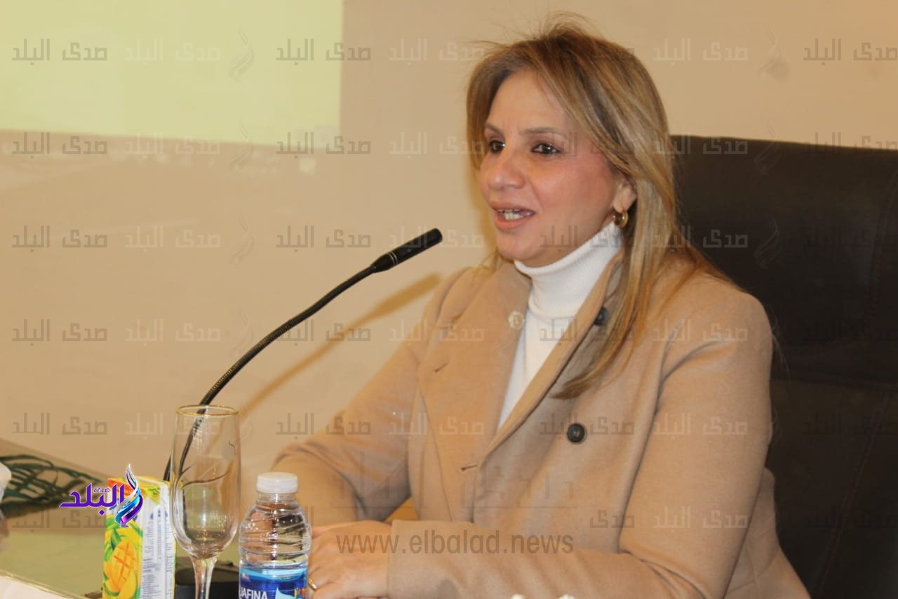 الدكتورة حنان كامل عميد كلية الاداب بجامعة عين شمس 