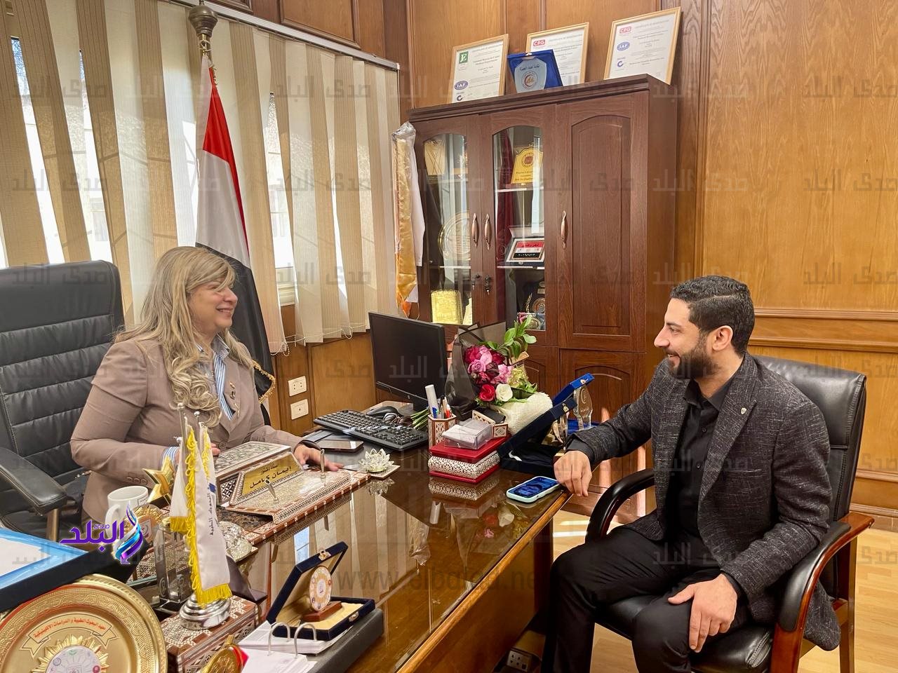 الزميل محمد سيد مع عميد معهد البحوث الطبية والدراسات الاكلينيكية بالمركز القومي للبحوث