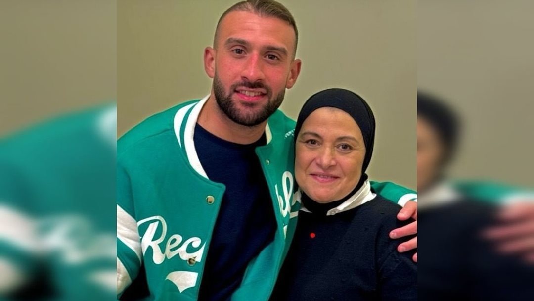 عمر كمال ووالدته