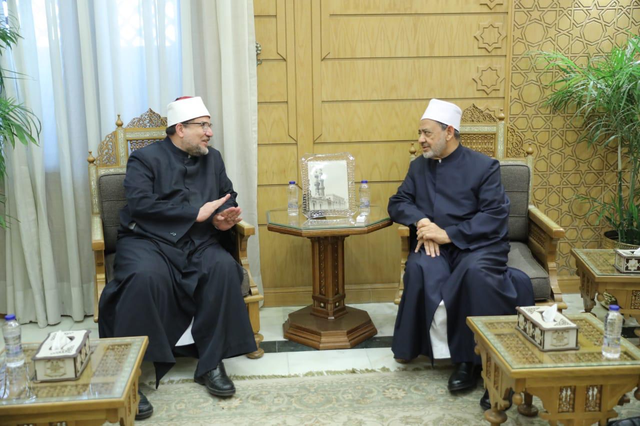 مختار جمعة وقيادات وزارة الأوقاف يهنئون شيخ الأزهر بحلول شهر رمضان