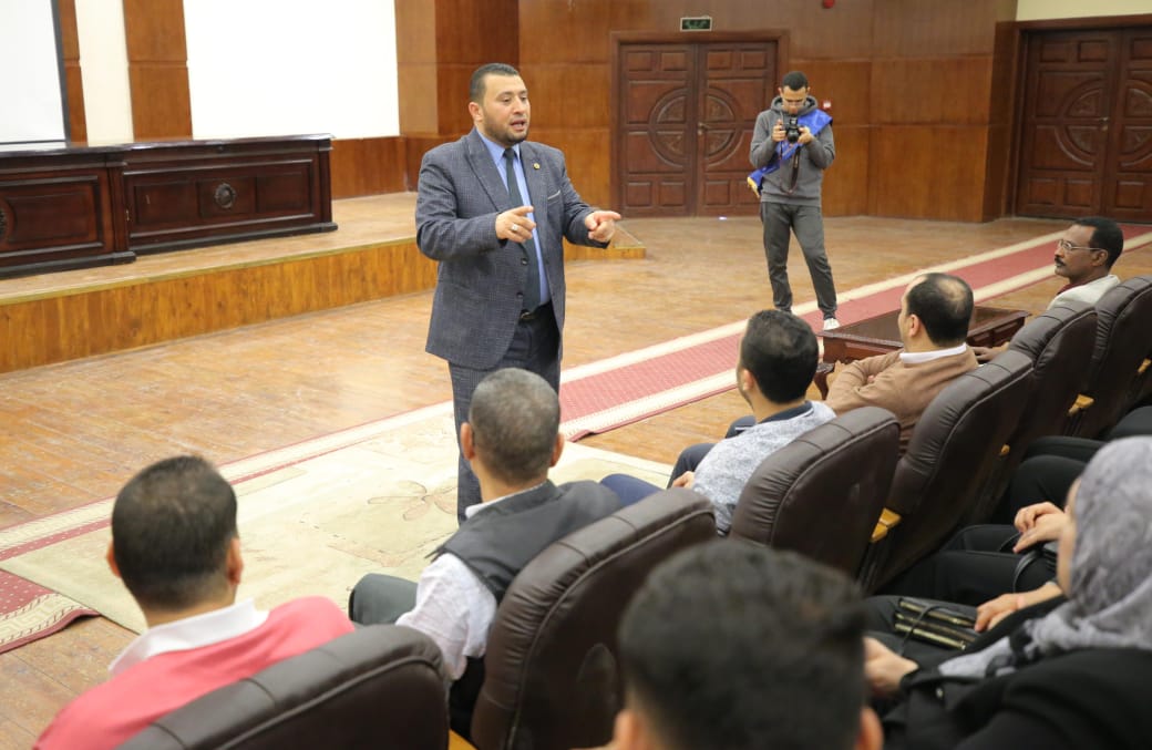 خلال المحاضرة