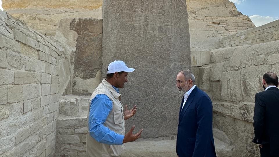 رئيس وزراء أرمينيا في الأهرامات 