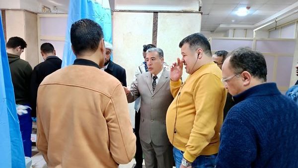 وكيل وزارة الصحة يرافق حالة المصابين 