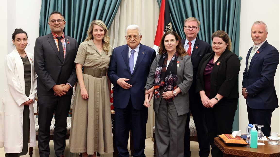 خلال استقبال الرئيس الفلسطيني وزيرة خارجية كندا خلال استقبال الرئيس الفلسطيني وزيرة خارجية كندا