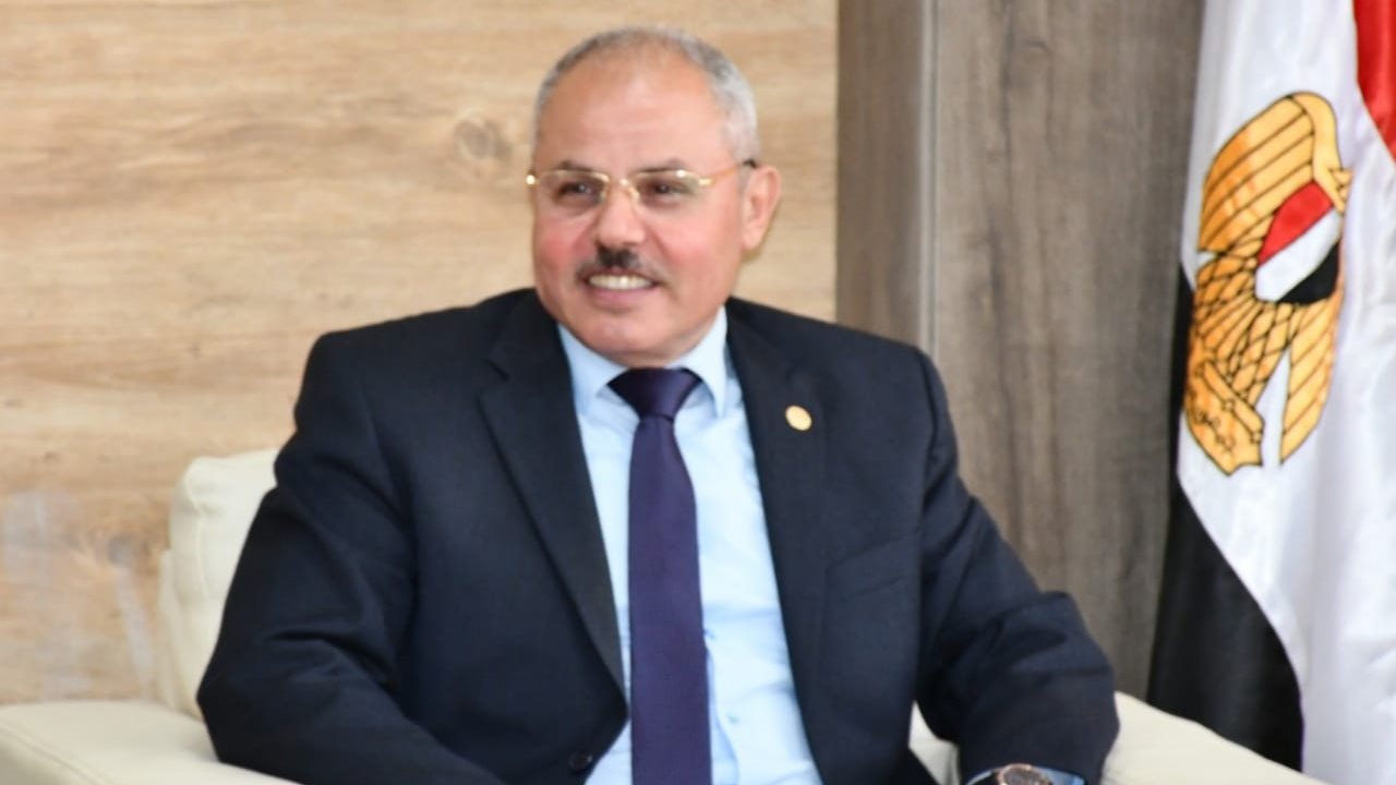 رئيس جامعة القناة 