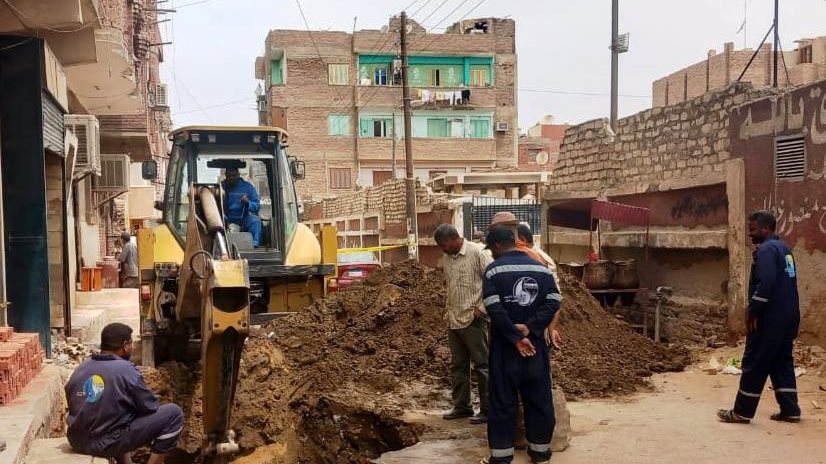 جهود إصلاح خطة محطة صرف صحى بأسوان