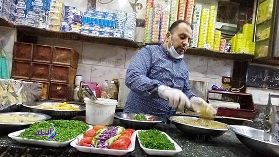 عم حمدي صاحب أشهر محلات الحباش الشهيرة بدمنهور 