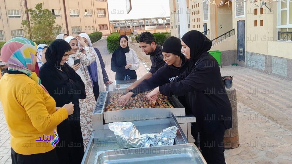 حفلة شواء وإفطار جماعي في فناء المدرسة